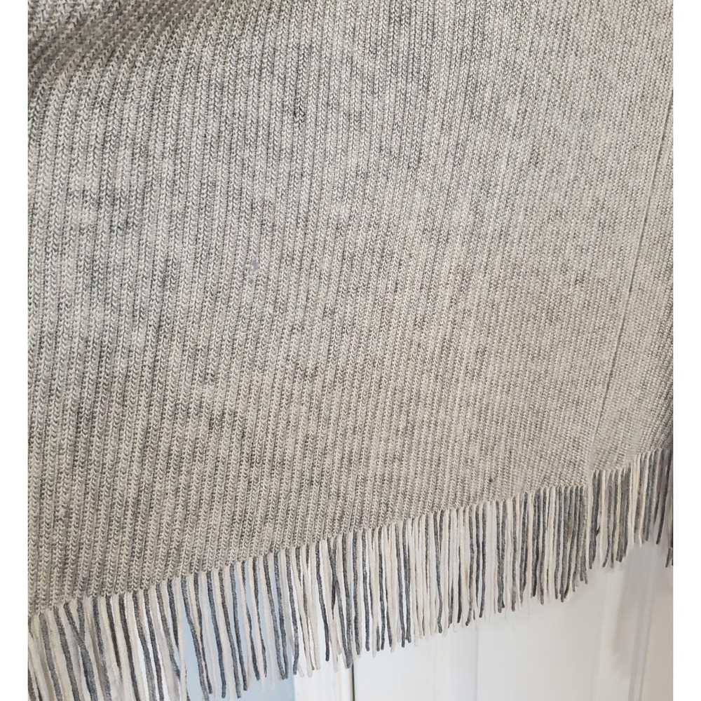 Steve Madden OS Womens Shawl Gray Ivory Herringbone Weave Fringe Pocket Poncho - Picture 6 of 11